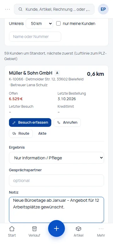 Außendienst unterwegs: Kunden in der Nähe, Besuchsbericht in einer Minute – fürs Handy gebaut (Handyansicht) – Bildschirm aus der Demo